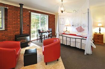 Holly Lodge - Geraldton Accommodation 7