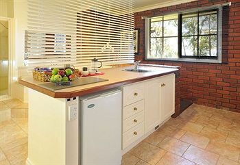 Holly Lodge - Geraldton Accommodation 9