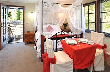Holly Lodge - Geraldton Accommodation 11