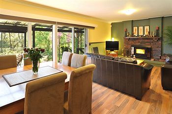 Holly Lodge - Geraldton Accommodation 17