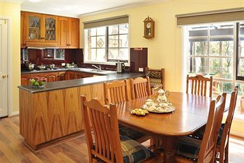Holly Lodge - Geraldton Accommodation 20