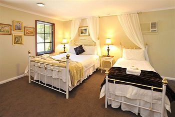Holly Lodge - Geraldton Accommodation 23