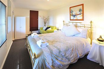 Holly Lodge - Geraldton Accommodation 32