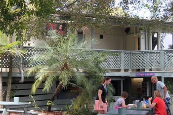 Nomads Noosa Backpackers Hostel - Geraldton Accommodation 2