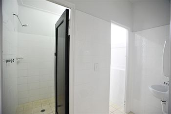 The Lakes Hotel - Geraldton Accommodation 0