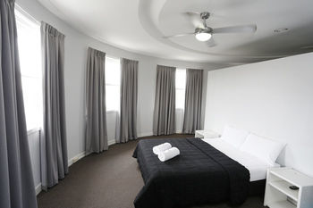 The Lakes Hotel - Geraldton Accommodation 18