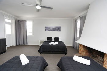 The Lakes Hotel - Geraldton Accommodation 21