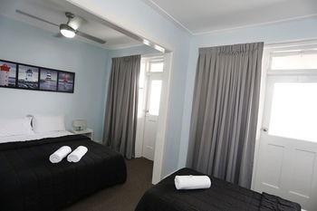 The Lakes Hotel - Geraldton Accommodation 24