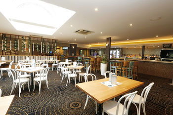 The Lakes Hotel - Geraldton Accommodation 43