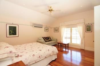 Sandholme Guesthouse - Geraldton Accommodation 11