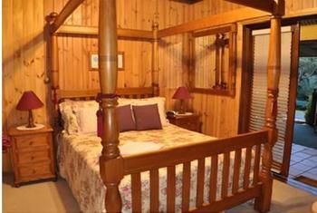 Peppertree Cottage - Geraldton Accommodation 2