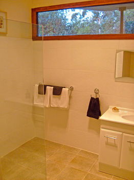 Valley Farm Vineyard Cottages - Geraldton Accommodation 12