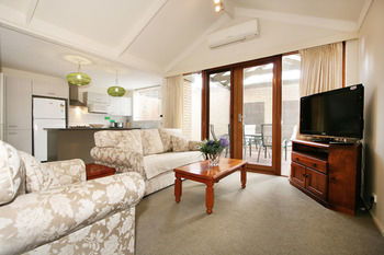 Wattle Holiday Rental - Geraldton Accommodation 6