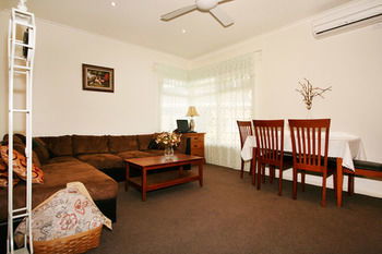 Lisson Holiday Rental - Geraldton Accommodation 2