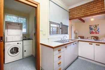 Mollymook Beach Units - Geraldton Accommodation 9