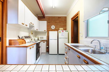 Mollymook Beach Units - Geraldton Accommodation 12