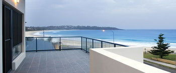 Mollymook Beachfront Executive Apartment - Geraldton Accommodation 2