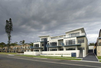 Mollymook Beachfront Executive Apartment - Geraldton Accommodation 18