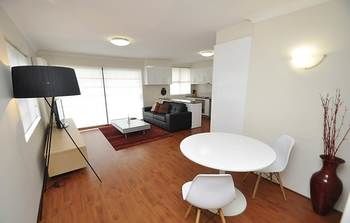 Balmain 4 Mont Furnished Apartment - Geraldton Accommodation 6