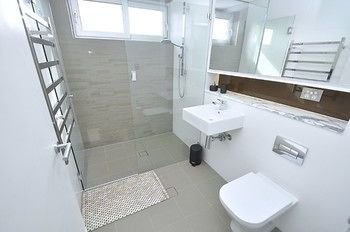 Cremorne 5 Win Furnished Apartment - Geraldton Accommodation 1