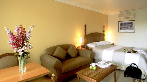 Best Western Plus The Tudor Box Hill - Geraldton Accommodation 1