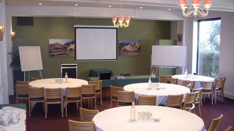 Best Western Plus The Tudor Box Hill - Geraldton Accommodation 3