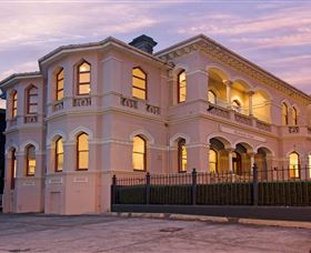 Roxburgh House Apartments - Geraldton Accommodation 0