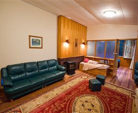 Waterside Accommodation - Derwent Hideaway - Geraldton Accommodation 1