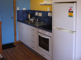 Bicheno's A-Plus Apartments - Geraldton Accommodation 1