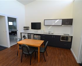 Olde Tudor Hotel - Geraldton Accommodation 1