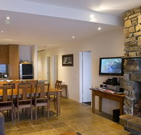Alpine Woodsmoke Apartments - Geraldton Accommodation