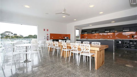 The Island Accommodation - Phillip Island YHA - Geraldton Accommodation 4