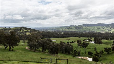 Holmesglen At Eildon - The Homestead - Geraldton Accommodation 2
