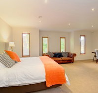 Newington Lake House - Geraldton Accommodation
