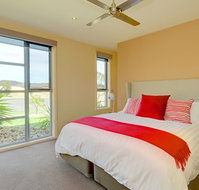 Canadian Lakehouse - Geraldton Accommodation