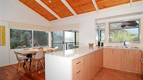 Barrakee Beach House - Anglesea - Geraldton Accommodation 1