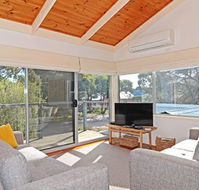 Barrakee Beach House - Anglesea - Geraldton Accommodation