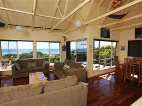 Beachcomber - Geraldton Accommodation 1