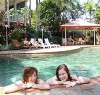 Cairns Reef Apartments  Motel - Geraldton Accommodation