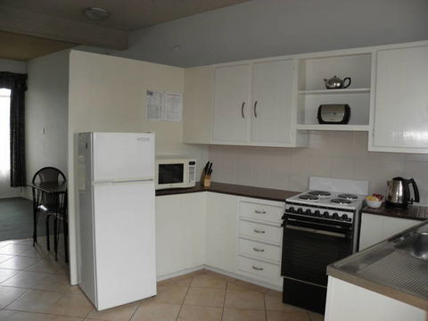 Capri Lodge Apartments - Geraldton Accommodation 8