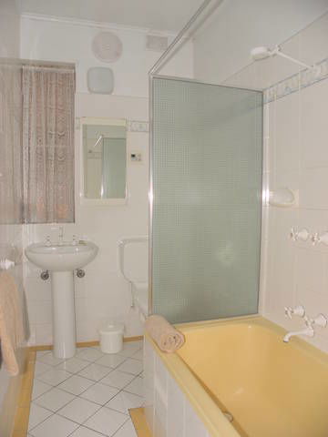 Capri Lodge Apartments - Geraldton Accommodation 9