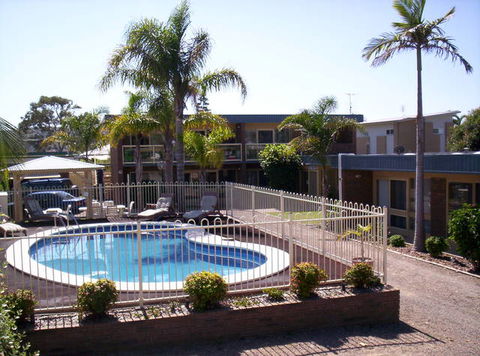 Chapman Court Holiday Units - Geraldton Accommodation 0