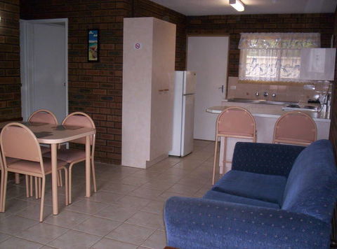 Chapman Court Holiday Units - Geraldton Accommodation 1