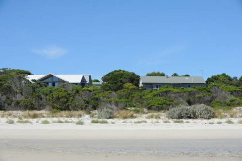 Island Beach Escape - Beachcomber - Geraldton Accommodation 1