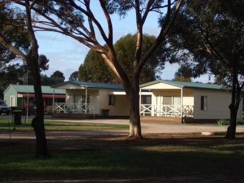 Laura Community Caravan Park - Geraldton Accommodation 0