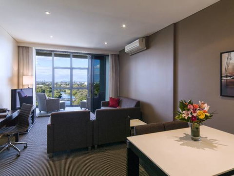 Meriton Serviced Apartments Parramatta - Geraldton Accommodation 2