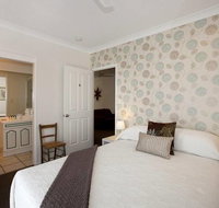 Mt Coolum Retreat 'A Bed  Breakfast' - Geraldton Accommodation