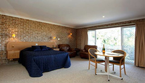 Hermitage Campbelltown - Geraldton Accommodation 0