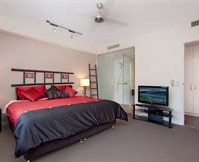 Absolute Waterfront Rainforest Apartment - Geraldton Accommodation 5