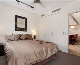 Absolute Waterfront Rainforest Apartment - Geraldton Accommodation 6